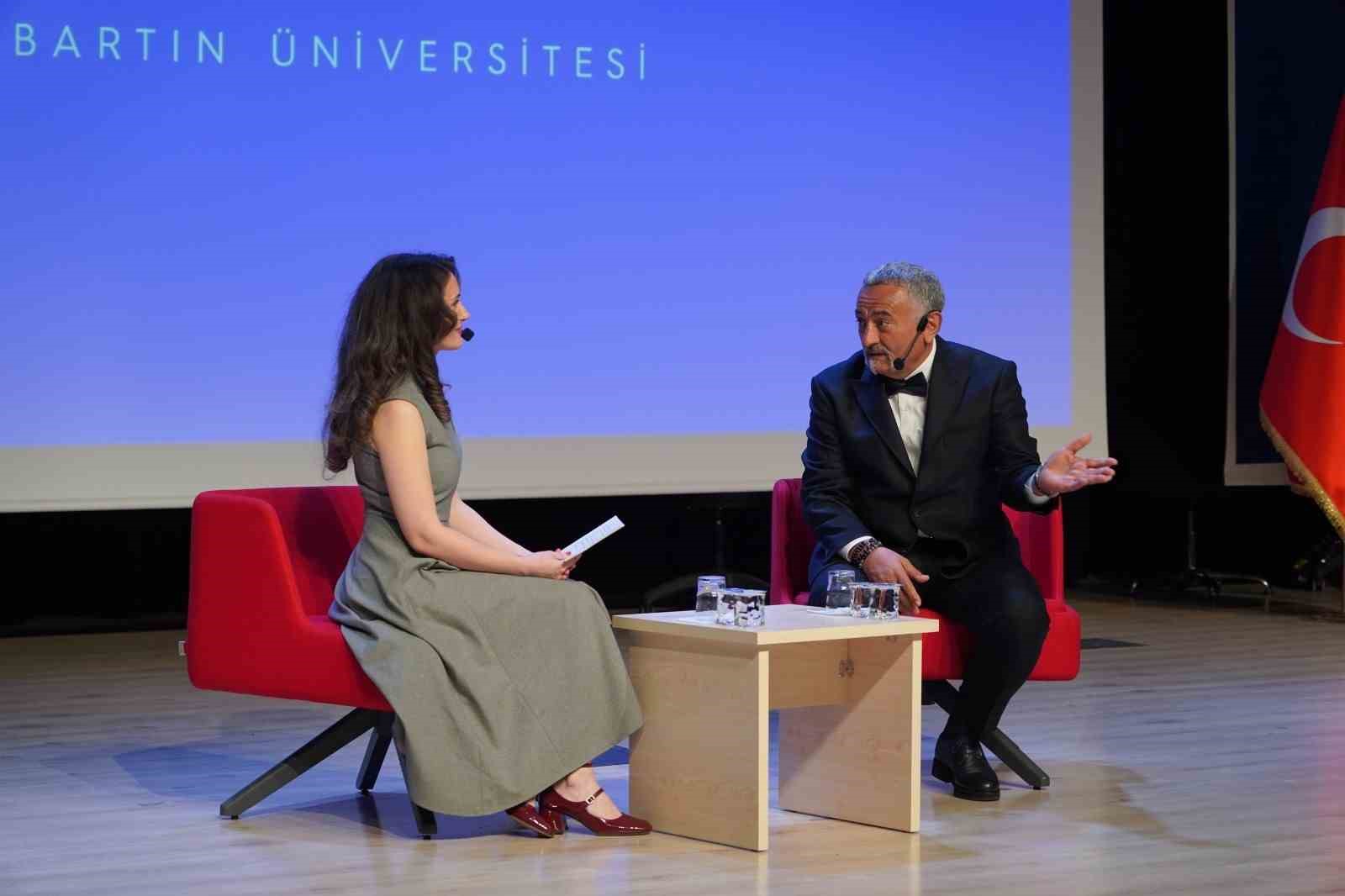 Ünlü saç stilisti üniversite öğrencileriyle buluştu
