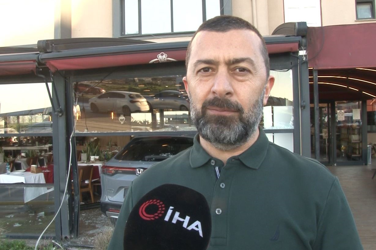 Ünlü sanatçı Cahit Berkay’ın aracıyla daldığı restoranın işletmecisi o anları anlattı
