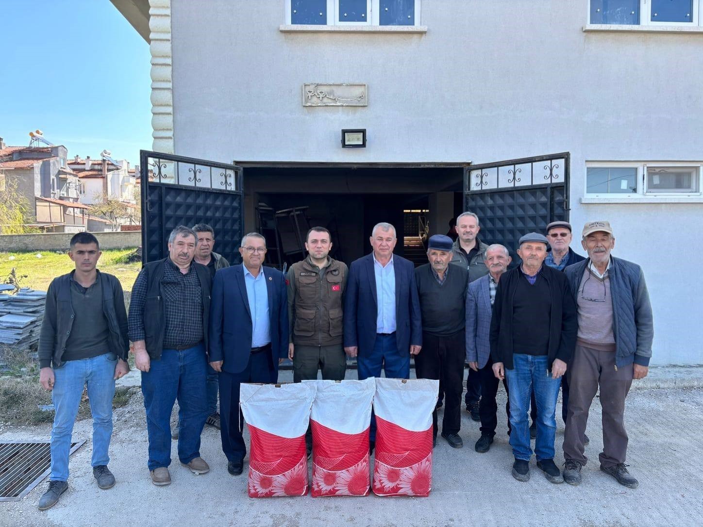 Üreticilere hibe destekli ayçiçeği tohumu dağıtıldı
