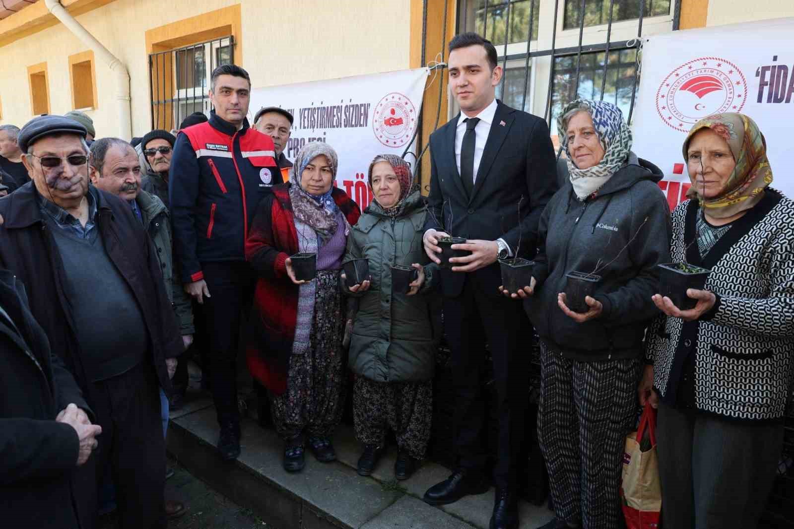 Üreticilere ücretsiz fidan dağıtımı yapıldı
