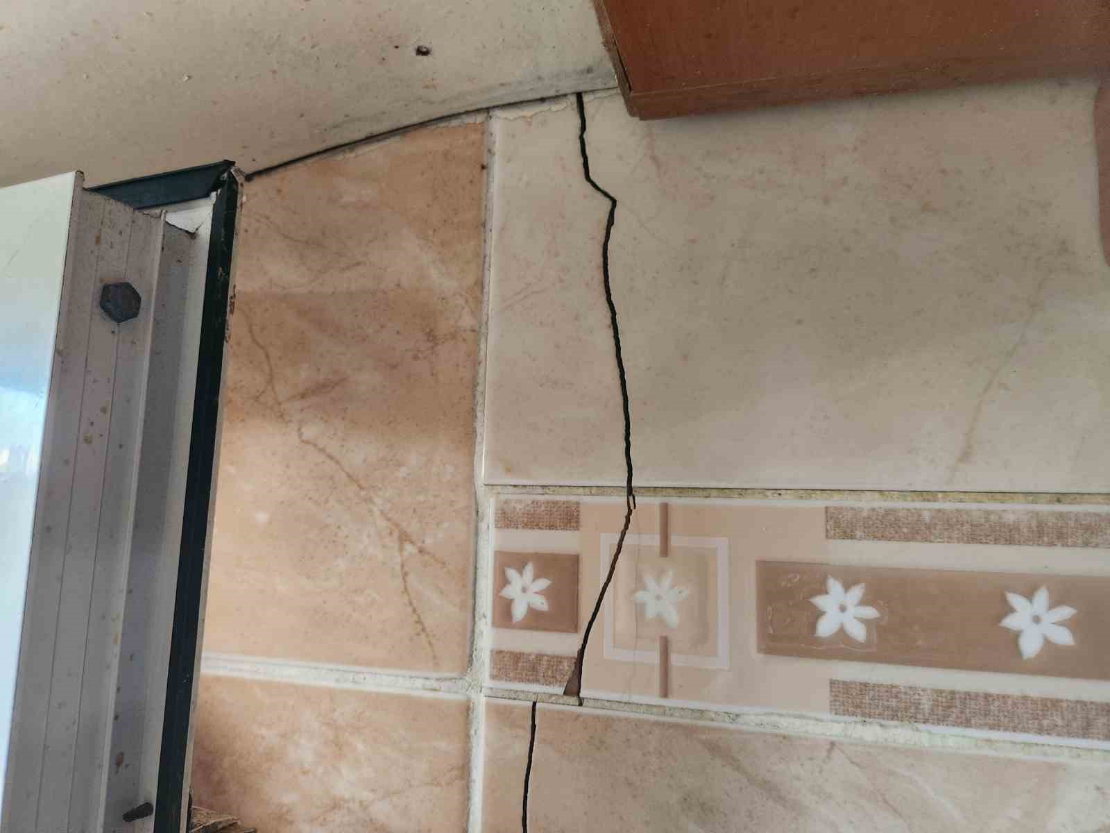 Urla’da önlem alınmadan yapılan temel kazısı faciaya neden oluyordu
