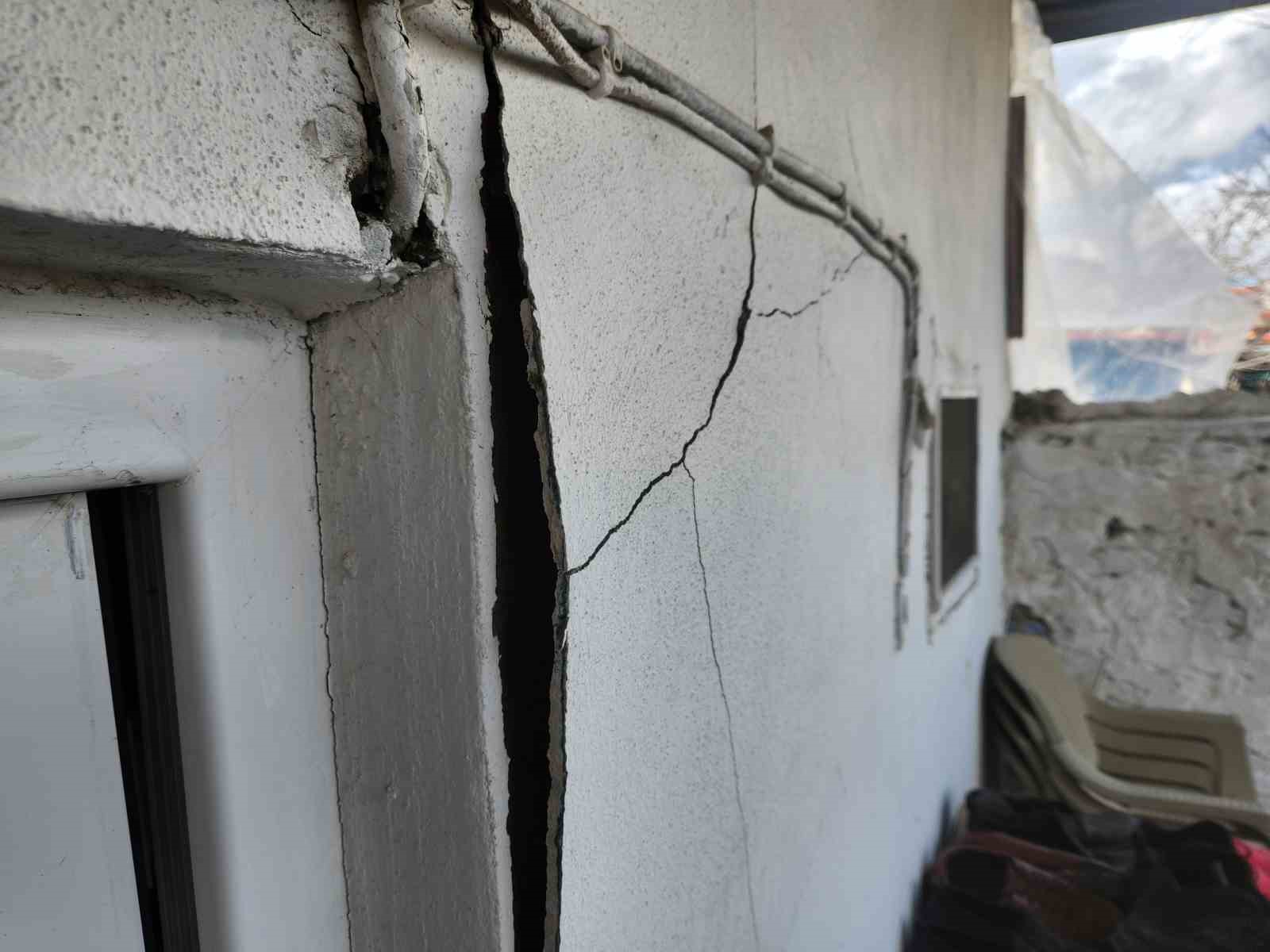 Urla’da önlem alınmadan yapılan temel kazısı faciaya neden oluyordu
