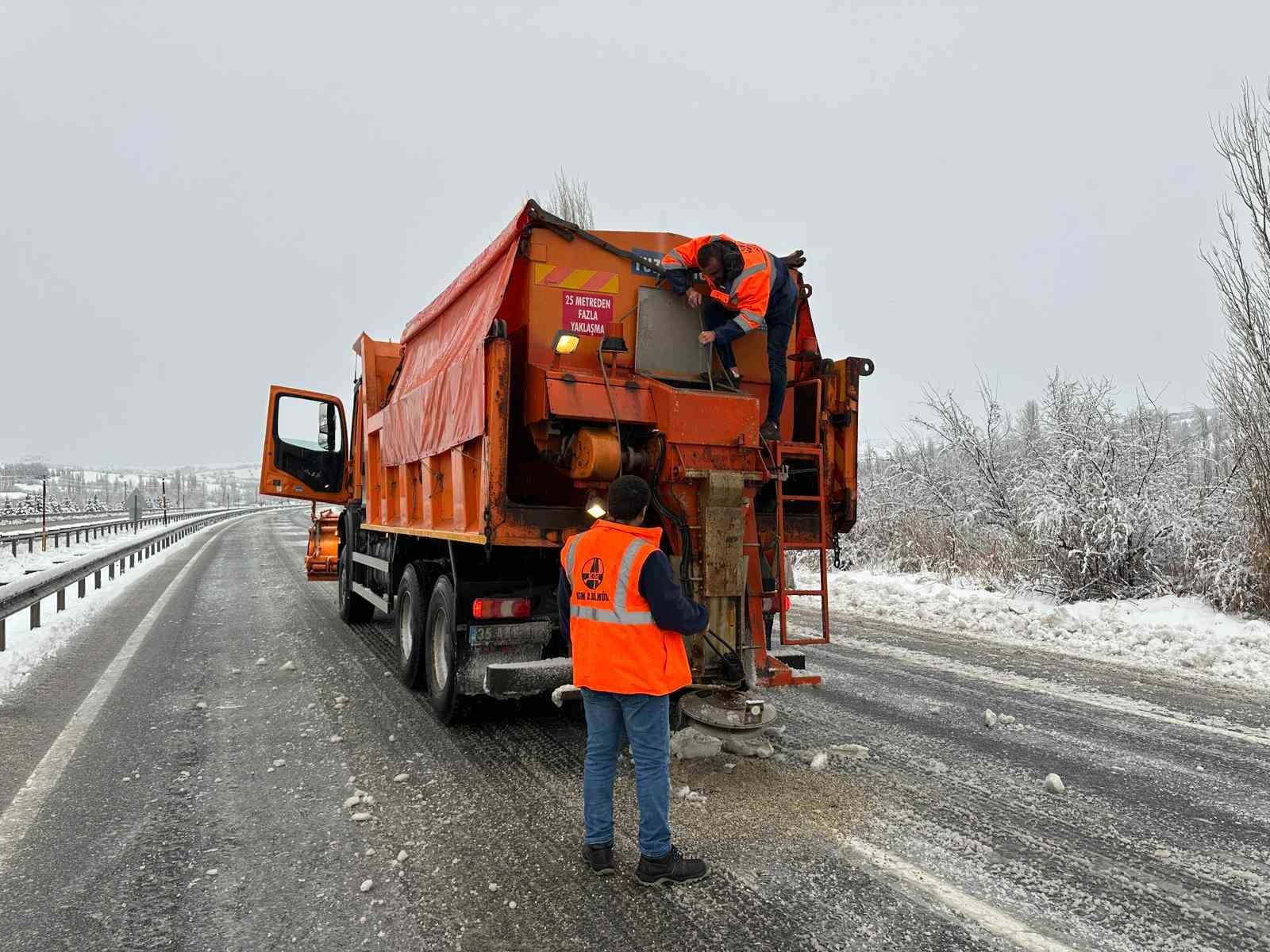 Uşak-Ankara karayolu 3 saat trafiğe kapandı
