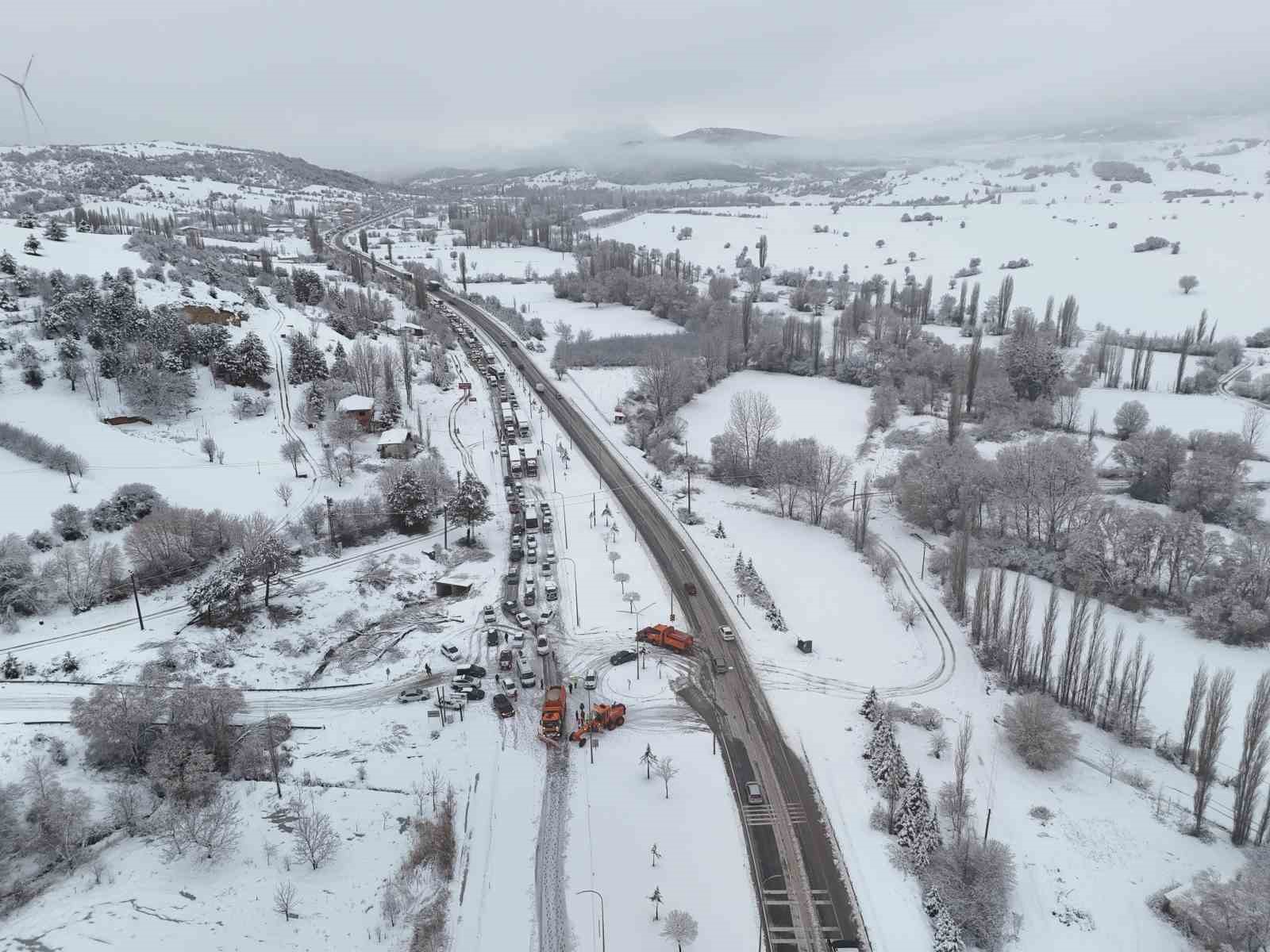 Uşak-Ankara karayolu 3 saat trafiğe kapandı
