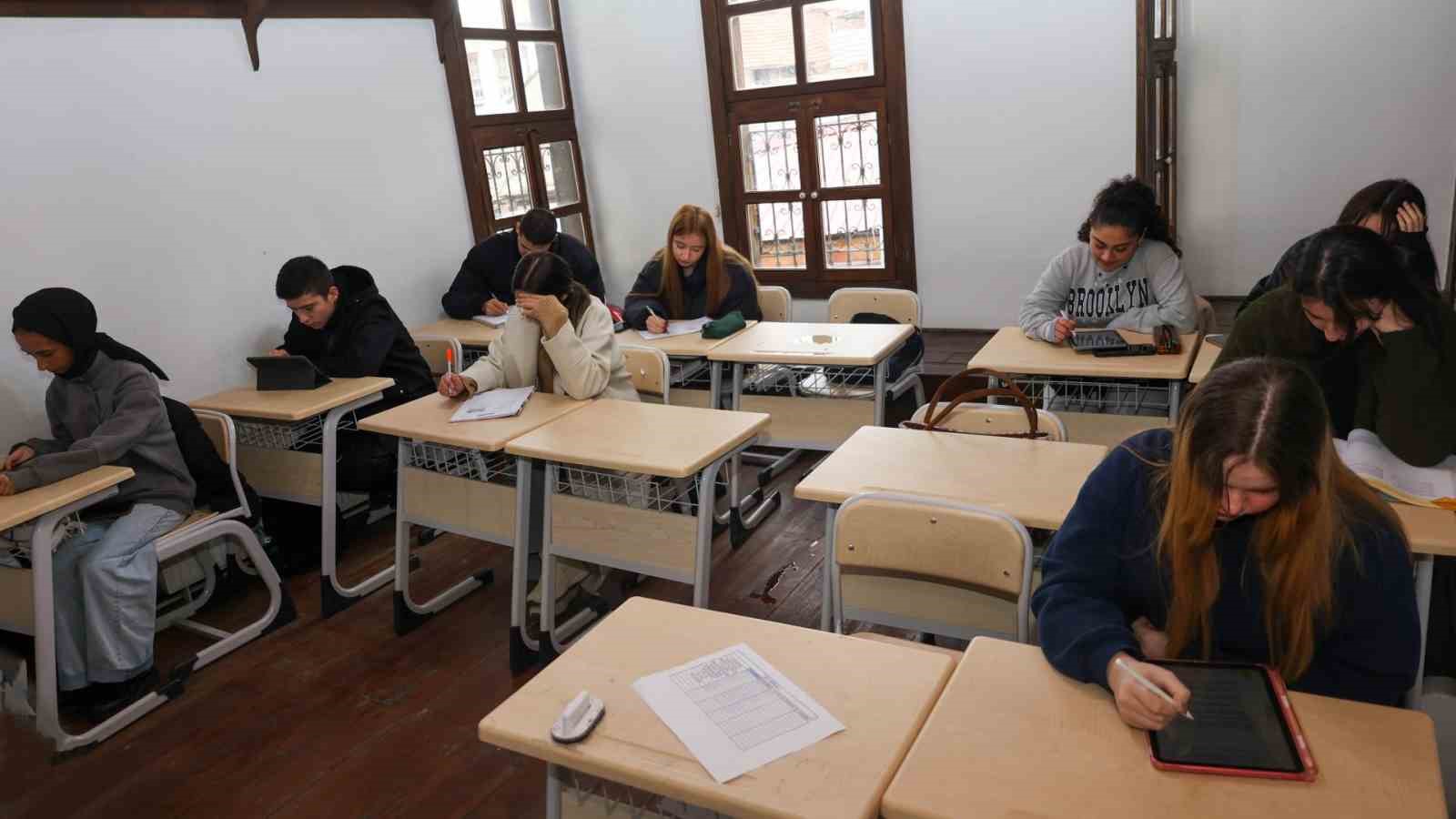 Uşak Belediyesi öğrencileri ücretsiz üniversite sınavı için kurs imkanı sağlıyor
