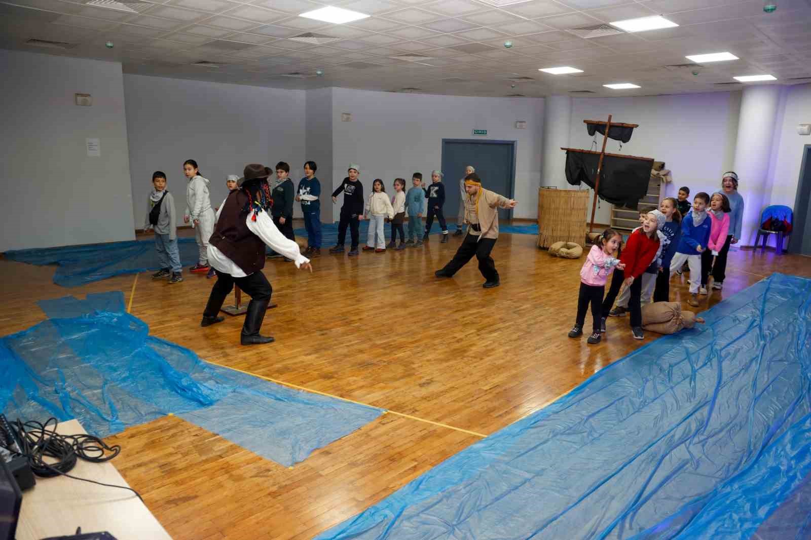 Uşak Belediyesi sömestr tatilinde çocukları çeşitli etkinliklerle yalnız bırakmadı
