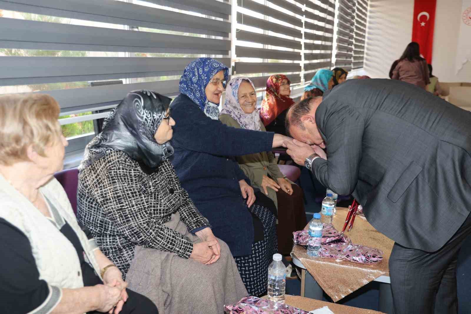 Uşak Belediyesi yaptığı sosyal yardımlar ve sağladığı desteklerle gönülleri kazanıyor
