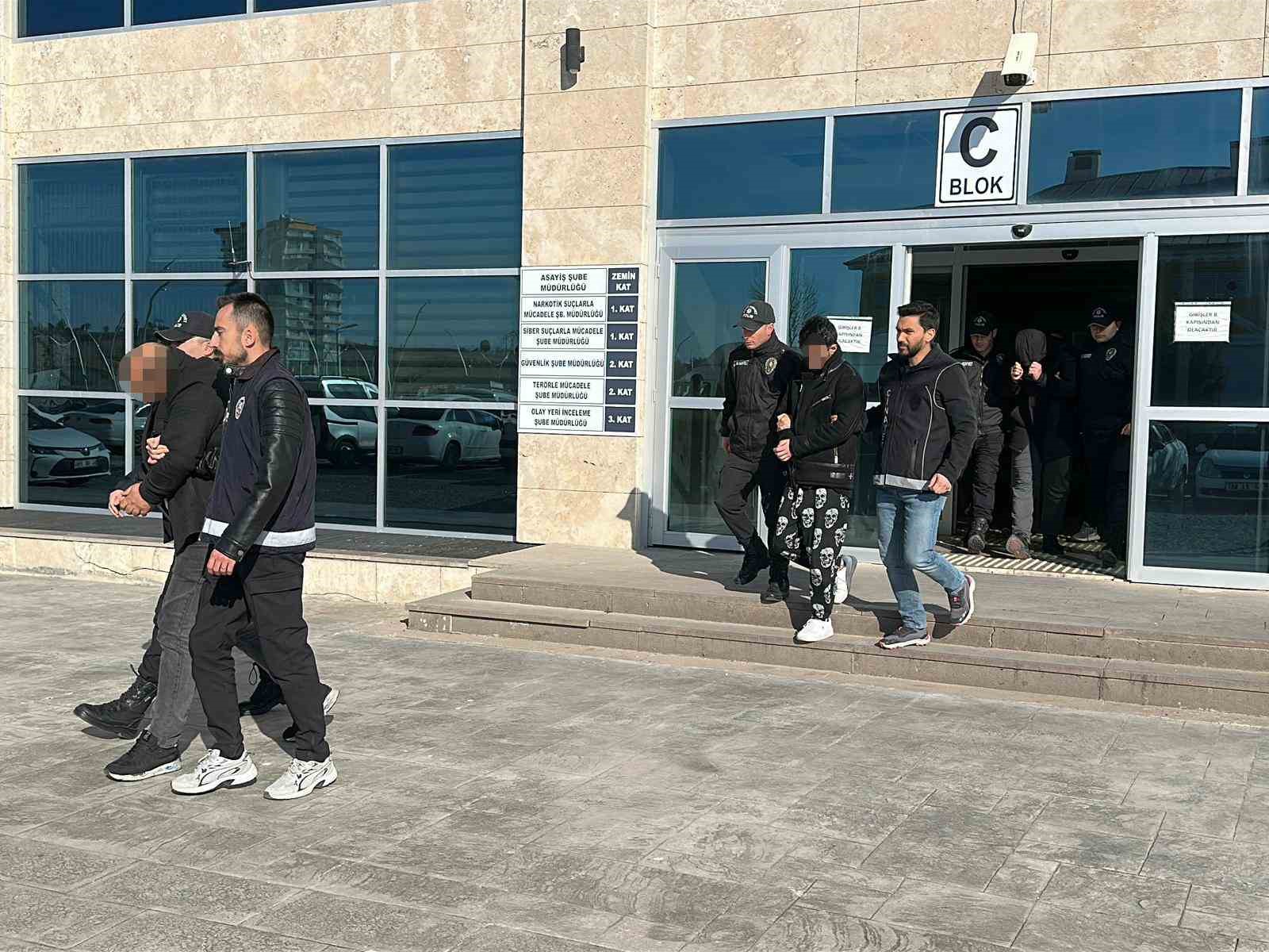 Uşak merkezli 5 ilde dolandırıcılık ve yasa dışı bahis operasyonu: 12 tutuklama
