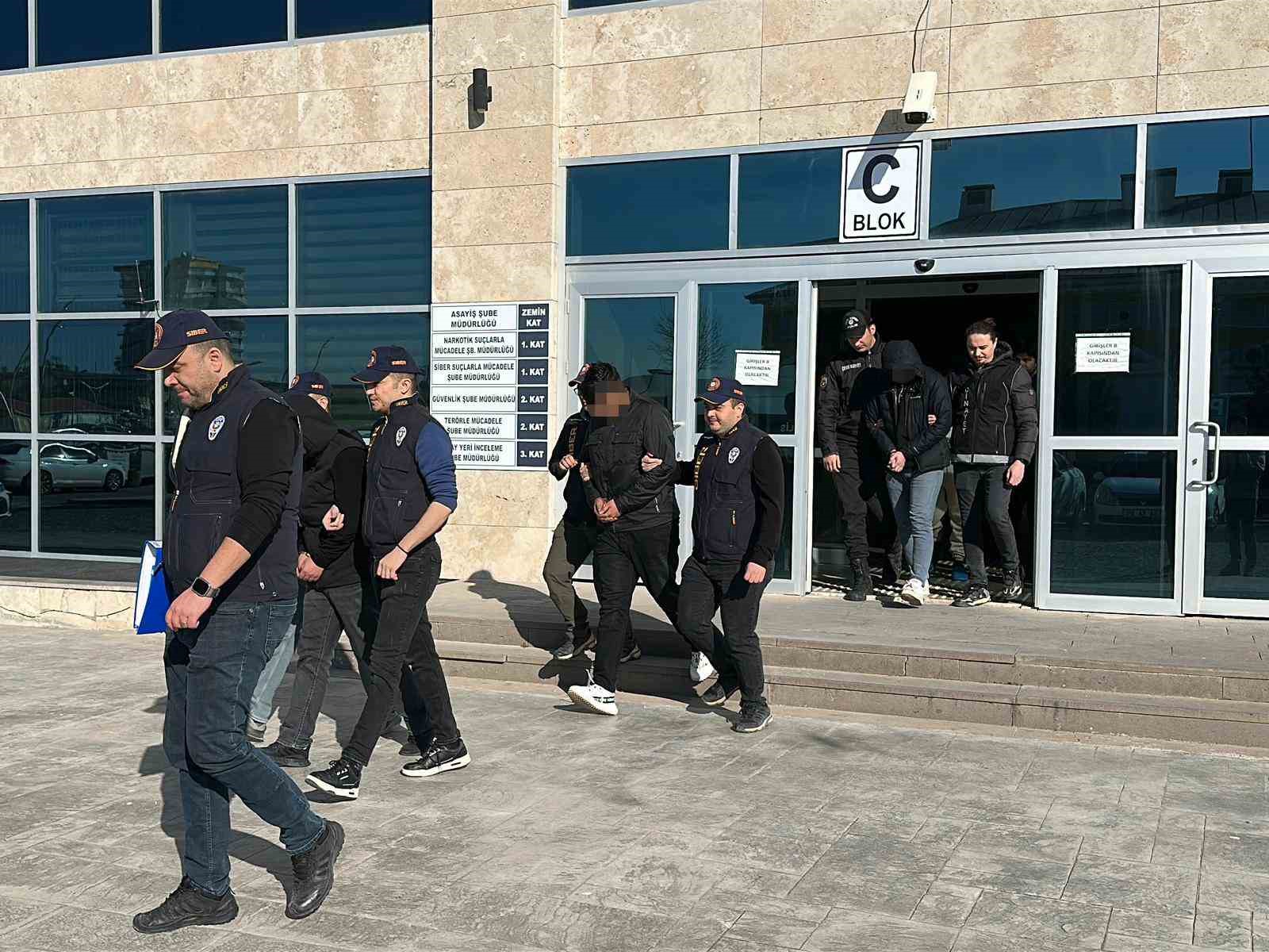 Uşak merkezli 5 ilde dolandırıcılık ve yasa dışı bahis operasyonu: 12 tutuklama
