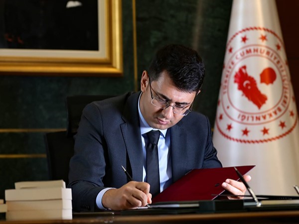 Uşak’ın yeni Valisi Serdar Kartal oldu
