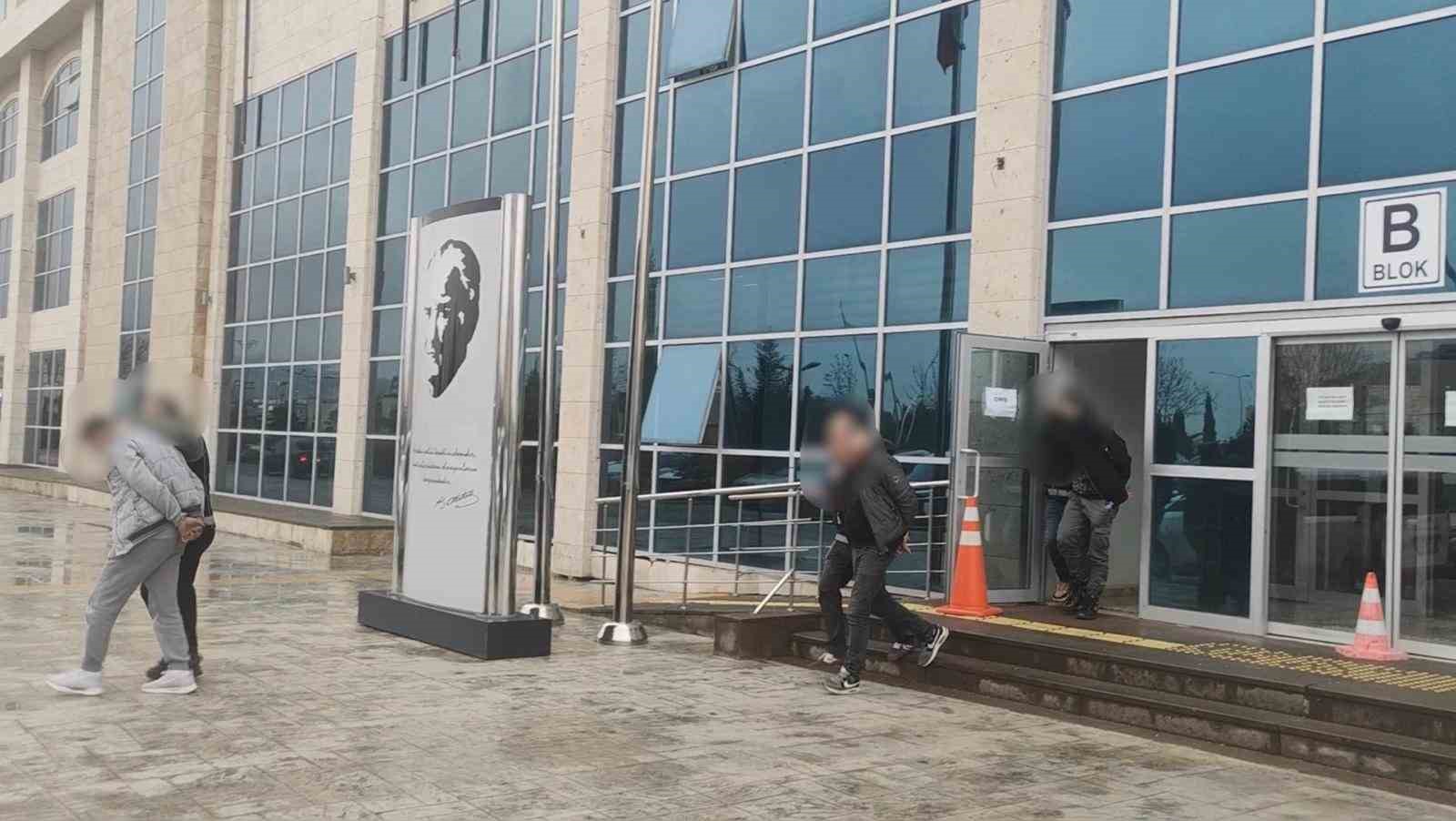 Uşak’ta 2 ayrı uyuşturucu operasyonu gerçekleştirildi
