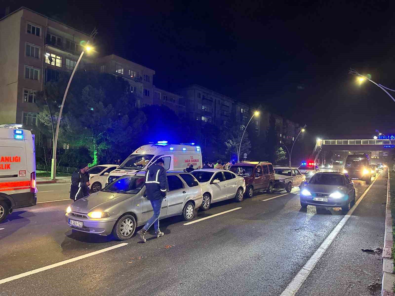 Uşak’ta 4 araçlı zincirleme kazada 6 kişi yaralandı
