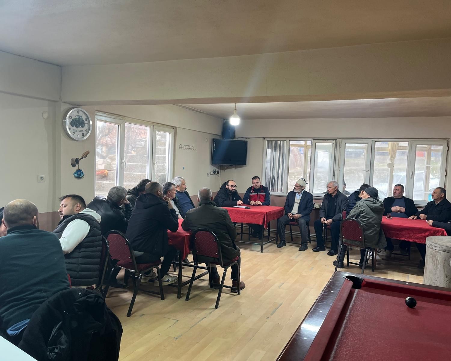 Uşak’ta çiftçilerle sahada buluşma
Uşak’ta çiftçilerle sahada buluşma