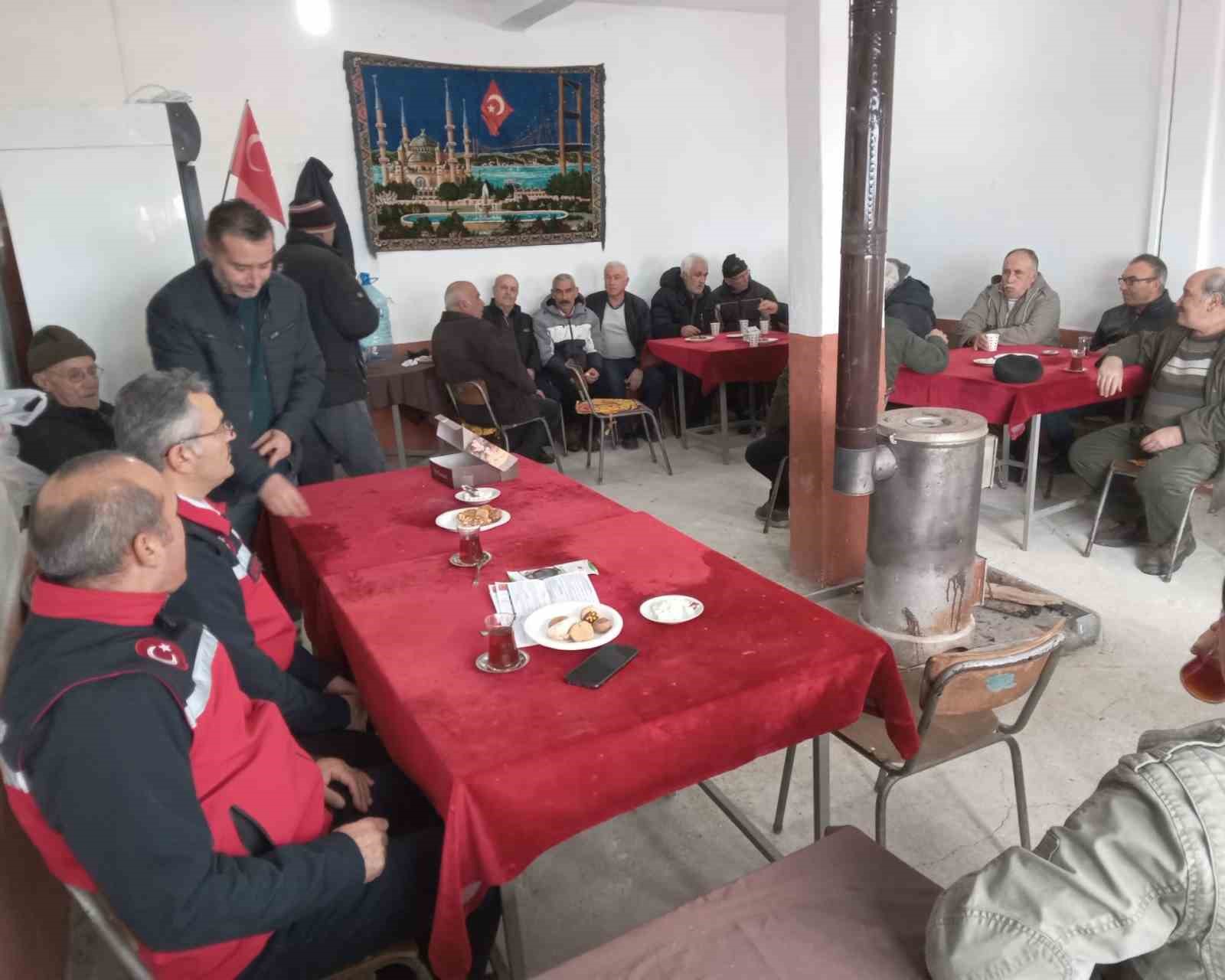 Uşak’ta çiftçilerle sahada buluşma
Uşak’ta çiftçilerle sahada buluşma