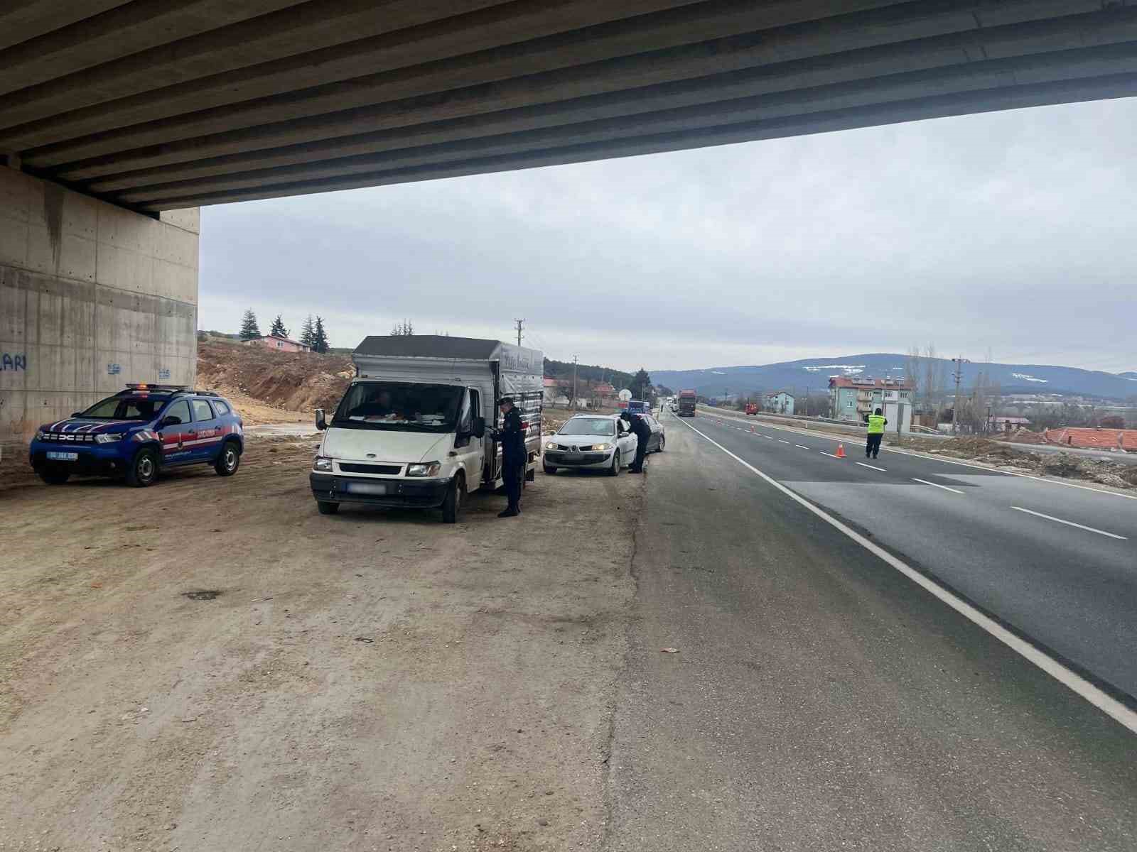 Uşak’ta düzensiz göçle mücadelede 351 göçmen ve 114 araç denetlendi
