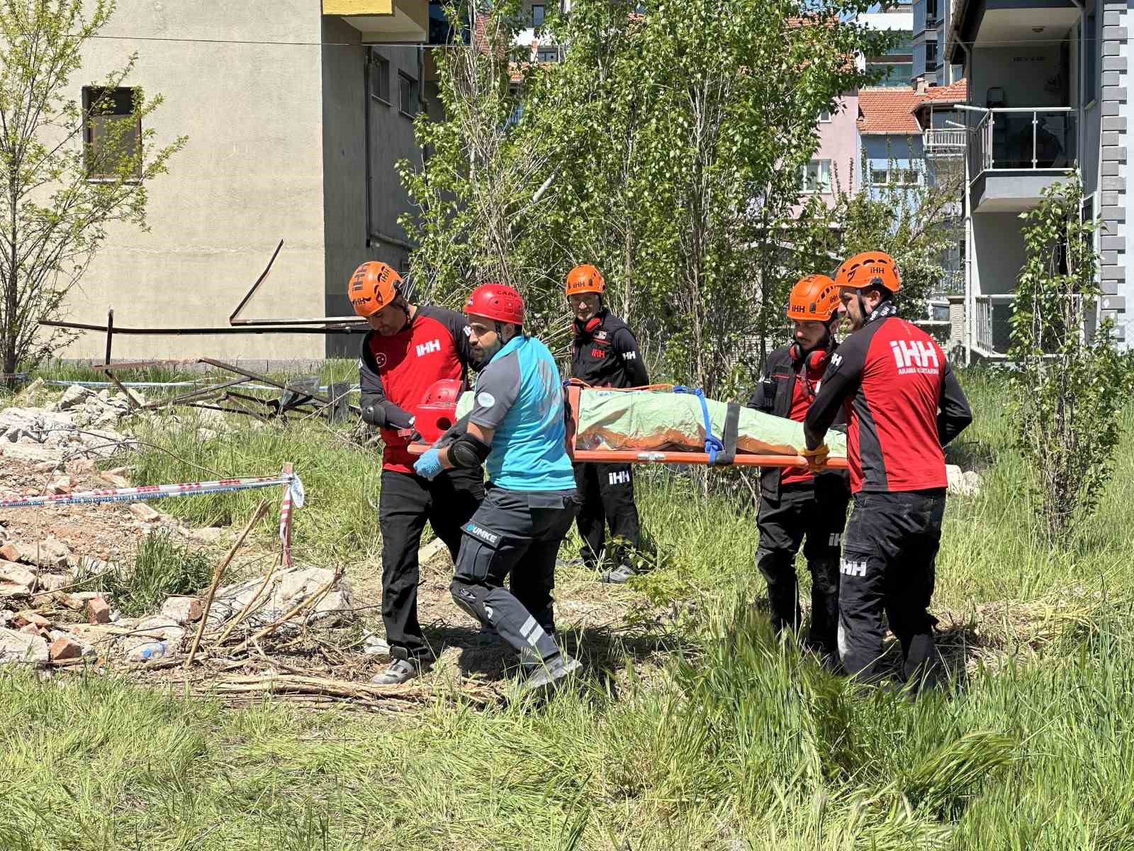 Uşak’ta gerçeği aratmayan deprem tatbikatı gerçekleştirildi
