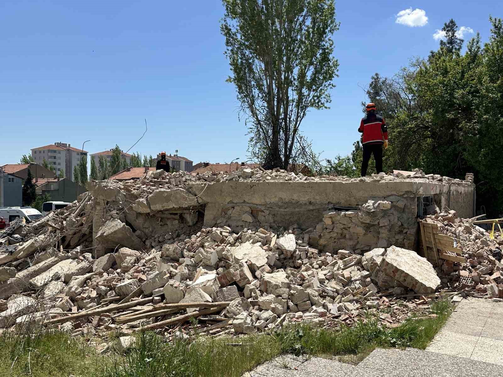 Uşak’ta gerçeği aratmayan deprem tatbikatı gerçekleştirildi
