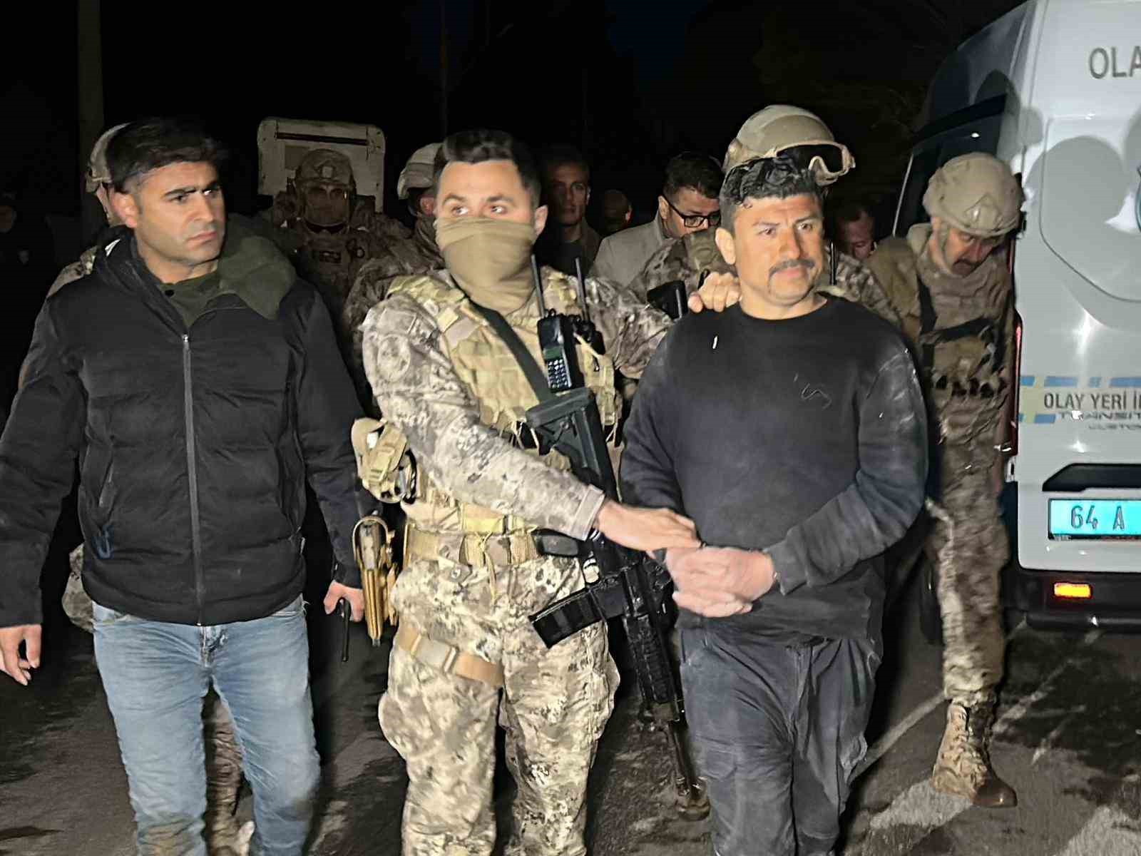 Uşak’ta görev başındaki polis ekiplerine pompalı tüfekle ateş açıldı: 2 polis yaralandı
