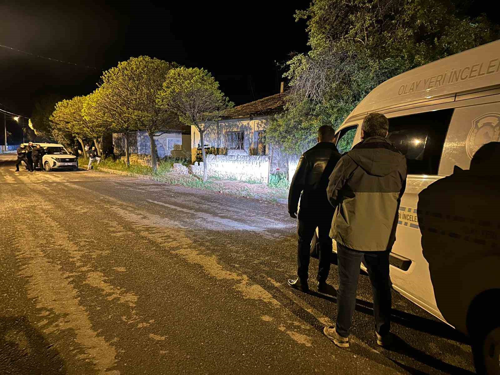 Uşak’ta görev başındaki polis ekiplerine pompalı tüfekle ateş açıldı: 2 polis yaralandı
