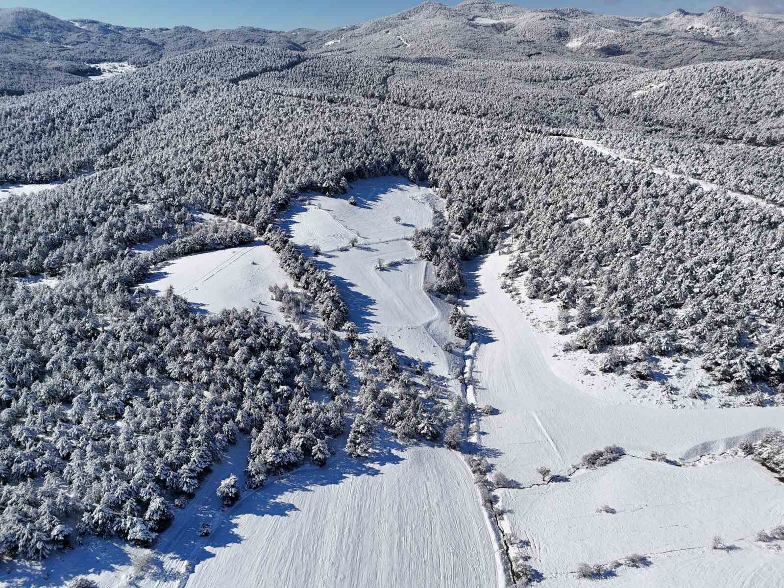 Uşak’ta kartpostallık kar manzaraları