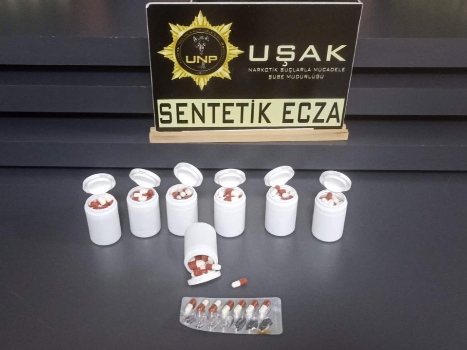 Uşak’ta narkotik ekiplerinden zehir tacirlerine darbe: 14 tutuklama
Uşak’ta narkotik ekiplerinden zehir tacirlerine darbe: 14 tutuklama