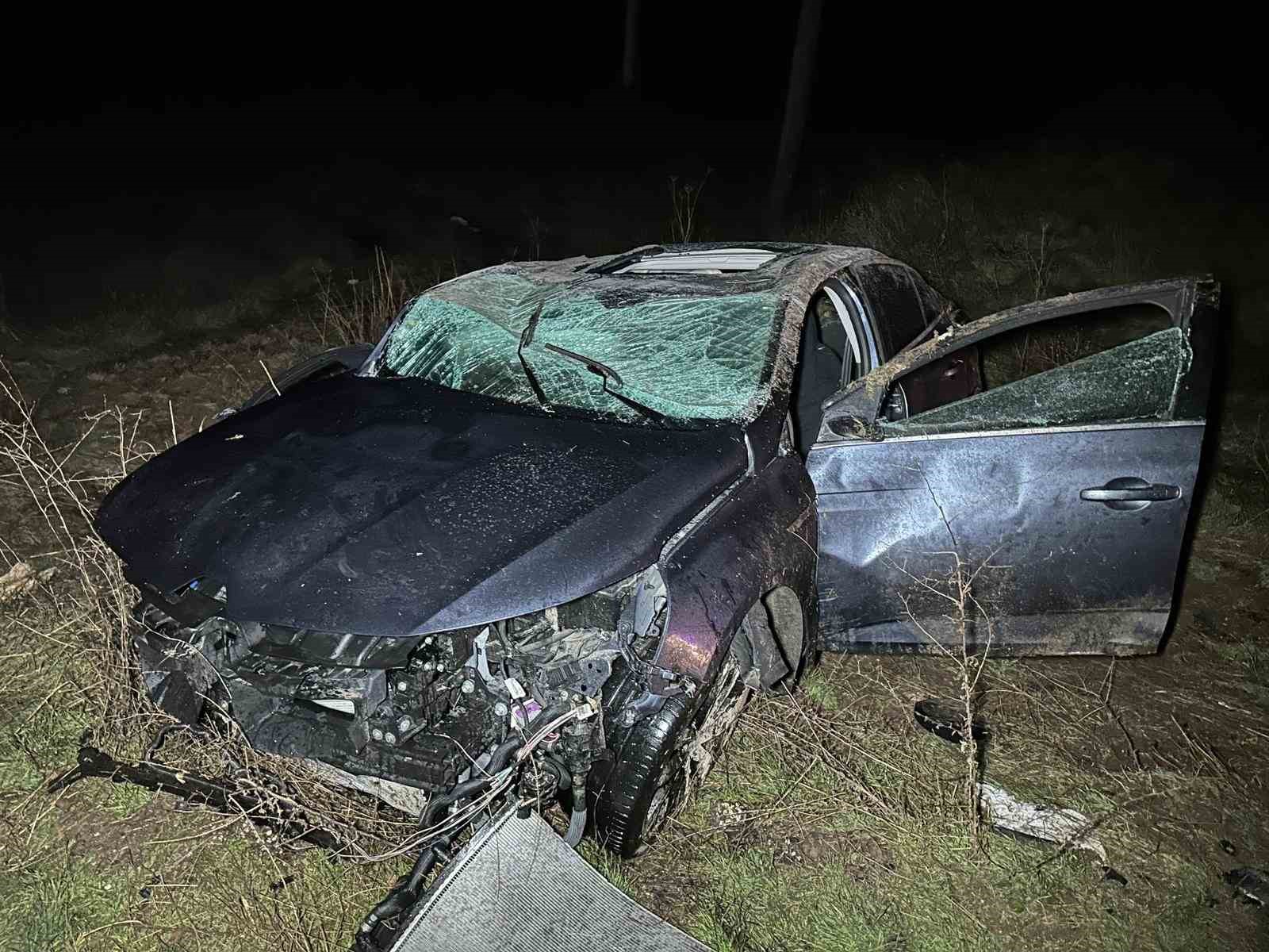 Uşak’ta otomobil şarampole devrilip takla attı: 1 ölü, 3 yaralı
