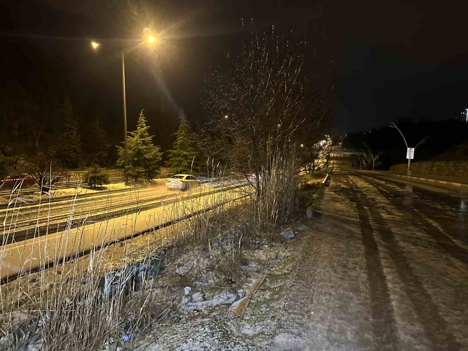 Uşak’ta sağanak yağış sonrası dolu etkili oldu
