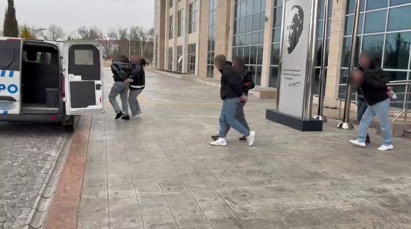 Uşak’ta uyuşturucu operasyonu: 3 tutuklama
