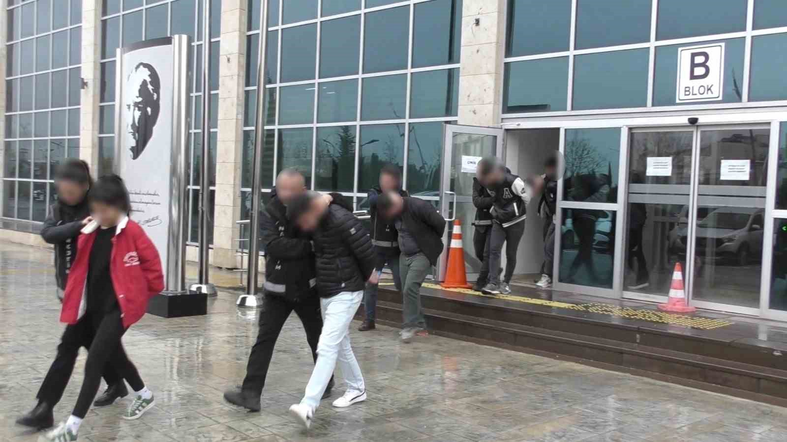 Uşak’ta uyuşturucu operasyonunda 6 kişi tutuklandı
