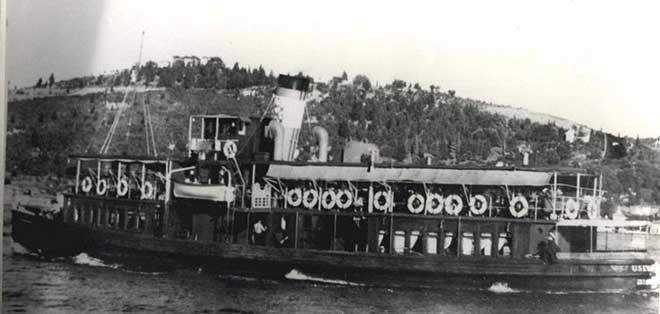 Üsküdar Vapuru faciasından sağ kurtulan annesinin sarsıcı hikayesini anlattı
Üsküdar Vapuru faciasından sağ kurtulan annesinin sarsıcı hikayesini anlattı