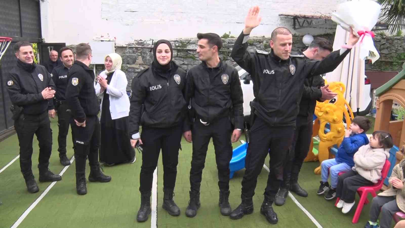 Üsküdar’da anaokulu öğrencilerinden polislere "Okulu bastılar" ihbarlı sürpriz kutlama
