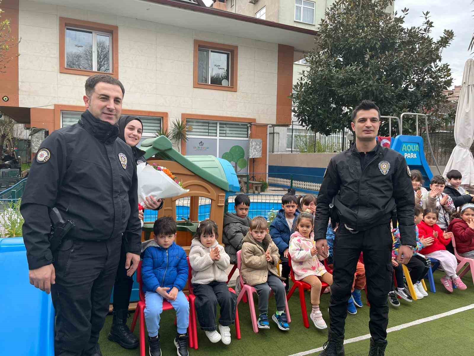 Üsküdar’da anaokulu öğrencilerinden polislere "Okulu bastılar" ihbarlı sürpriz kutlama

