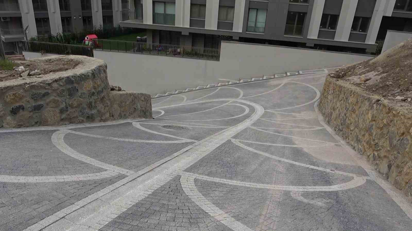 Üsküdar’da mahalle sakinleri yol mağduriyetine çözüm bekliyor
Üsküdar’da mahalle sakinleri yol mağduriyetine çözüm bekliyor