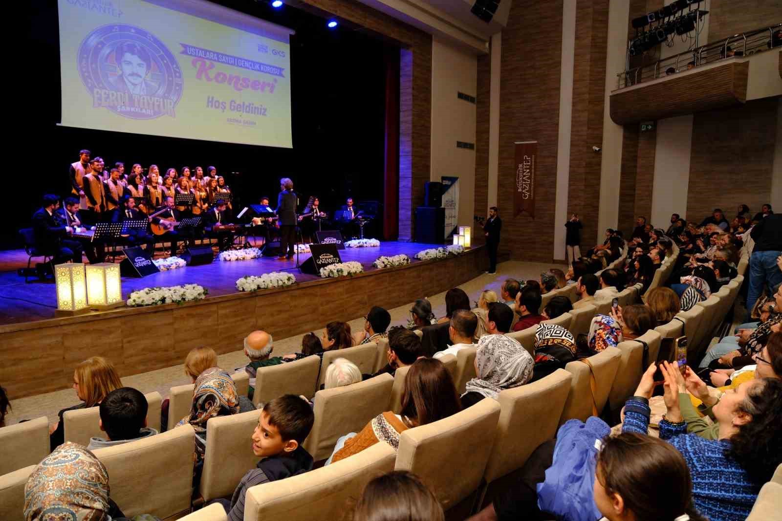 "Ustalara Saygı" konserleri Ferdi Tayfur şarkılarıyla devam etti
