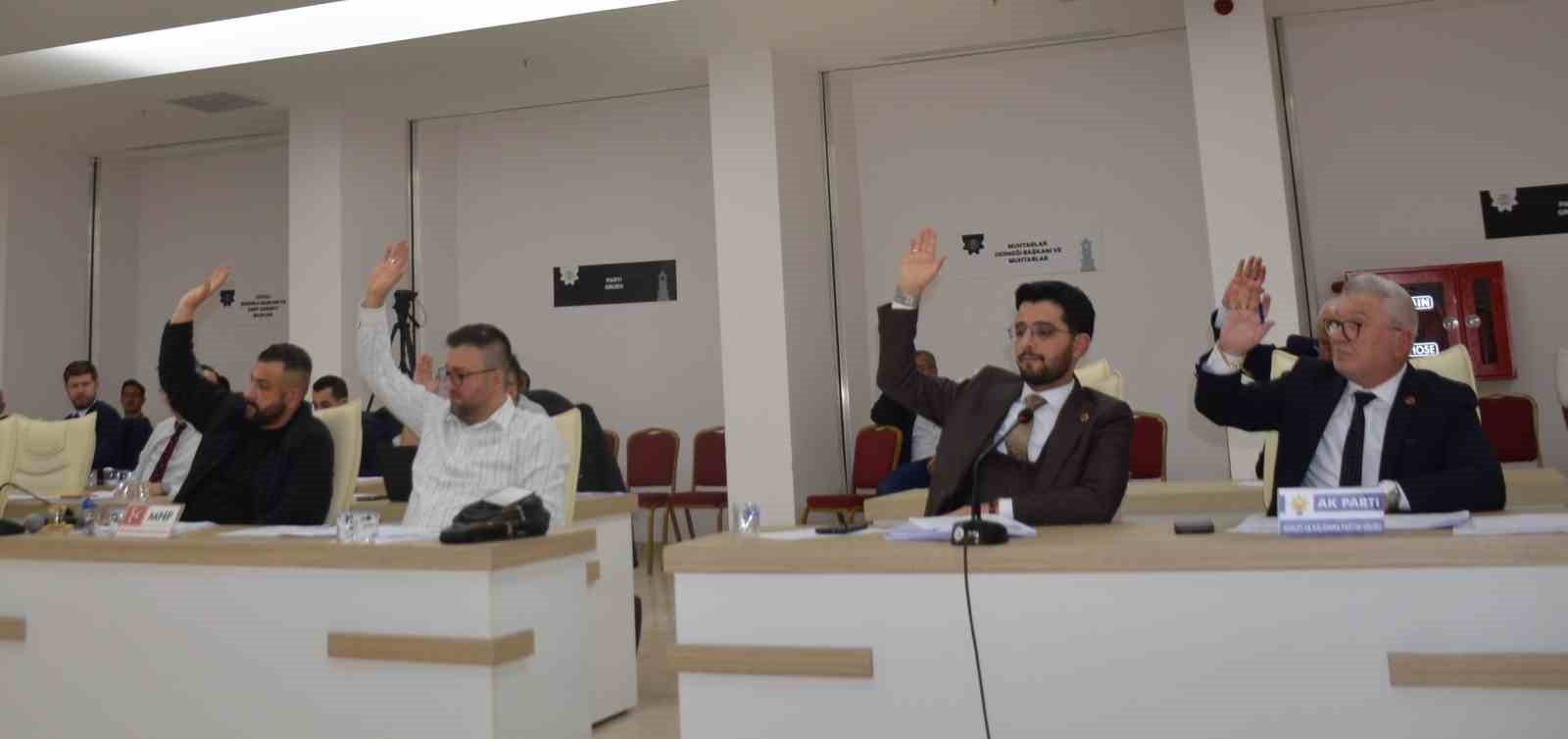 Üyelerin istediği ’İhale ve doğrudan temin dosyaları’ gelmemesi tartışması Meclise taşındı
Üyelerin istediği ’İhale ve doğrudan temin dosyaları’ gelmemesi tartışması Meclise taşındı