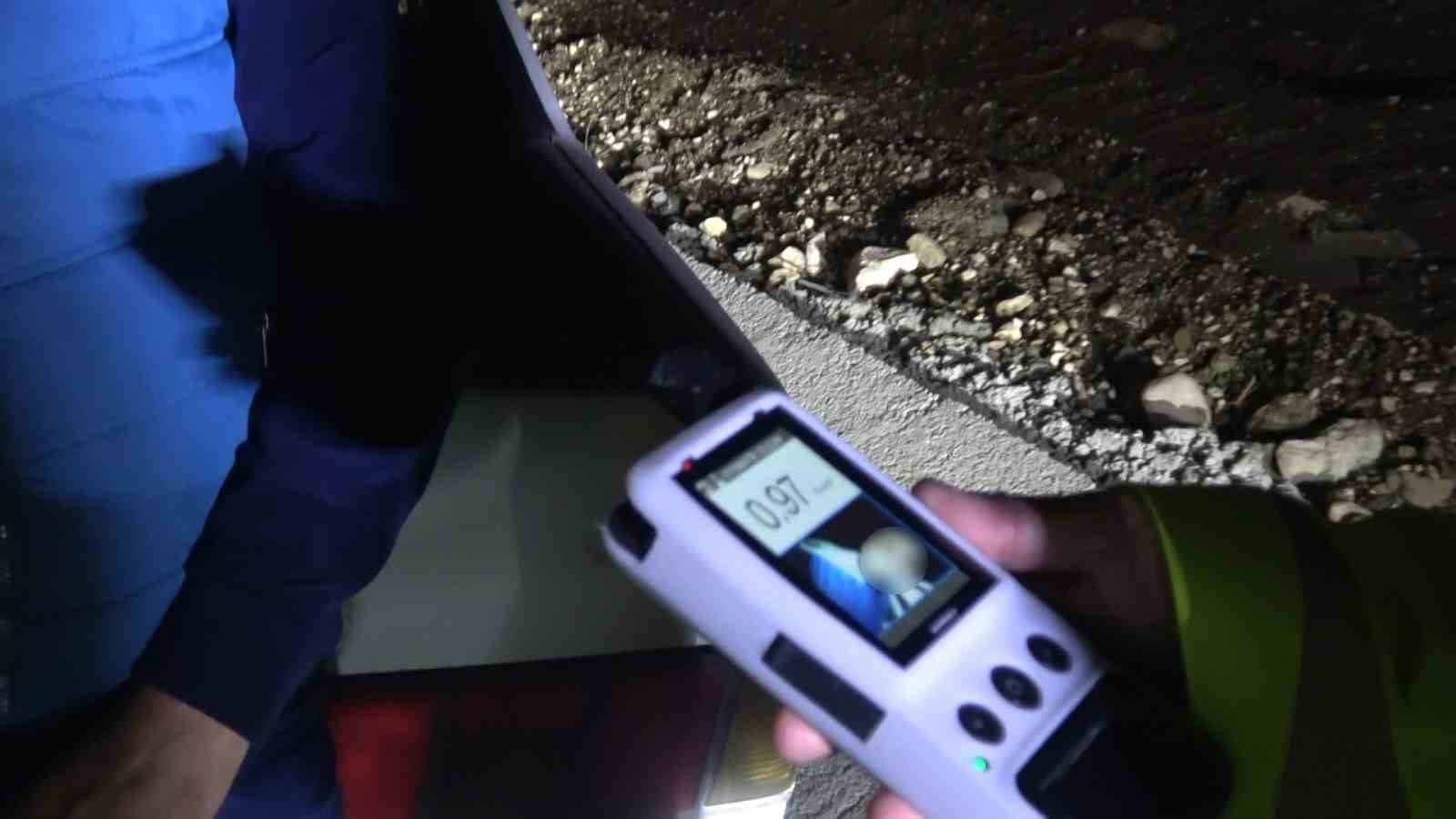 Uygulama noktasına gelmeden otomobilini park etti, sürücünün kendisi olmadığını iddia etti
