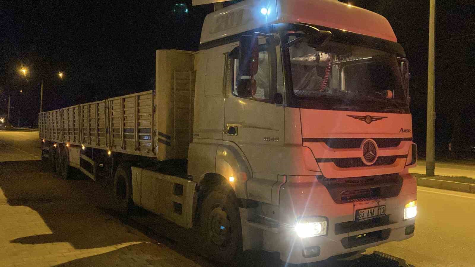 Uygulama noktasından kaçan tır sürücüsünün ehliyetsiz olduğu ve arandığı ortaya çıktı
