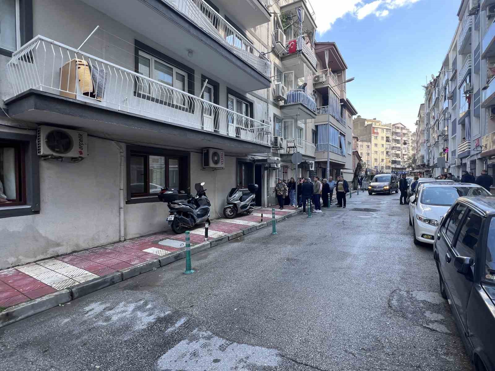 Uykudaki eşinin boğazını keserek öldürmüştü: İlk ifadesi ortaya çıktı
Uykudaki eşinin boğazını keserek öldürmüştü: İlk ifadesi ortaya çıktı