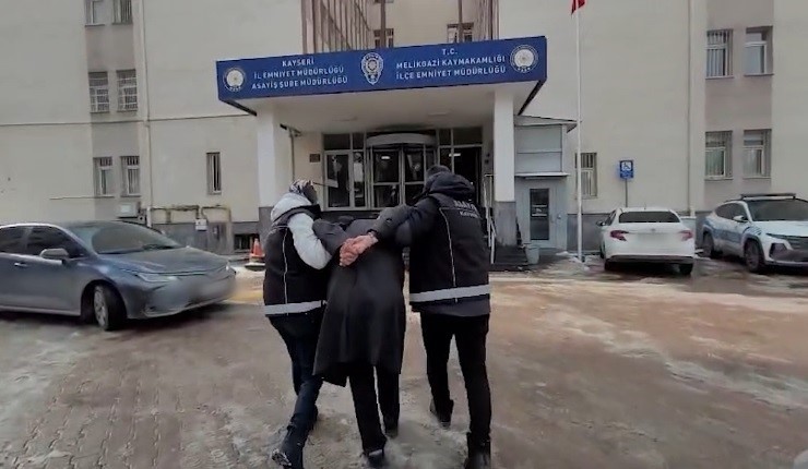 ’Uyuşturucu madde ticareti yapmak’ suçundan aranan şahıs yakalandı
