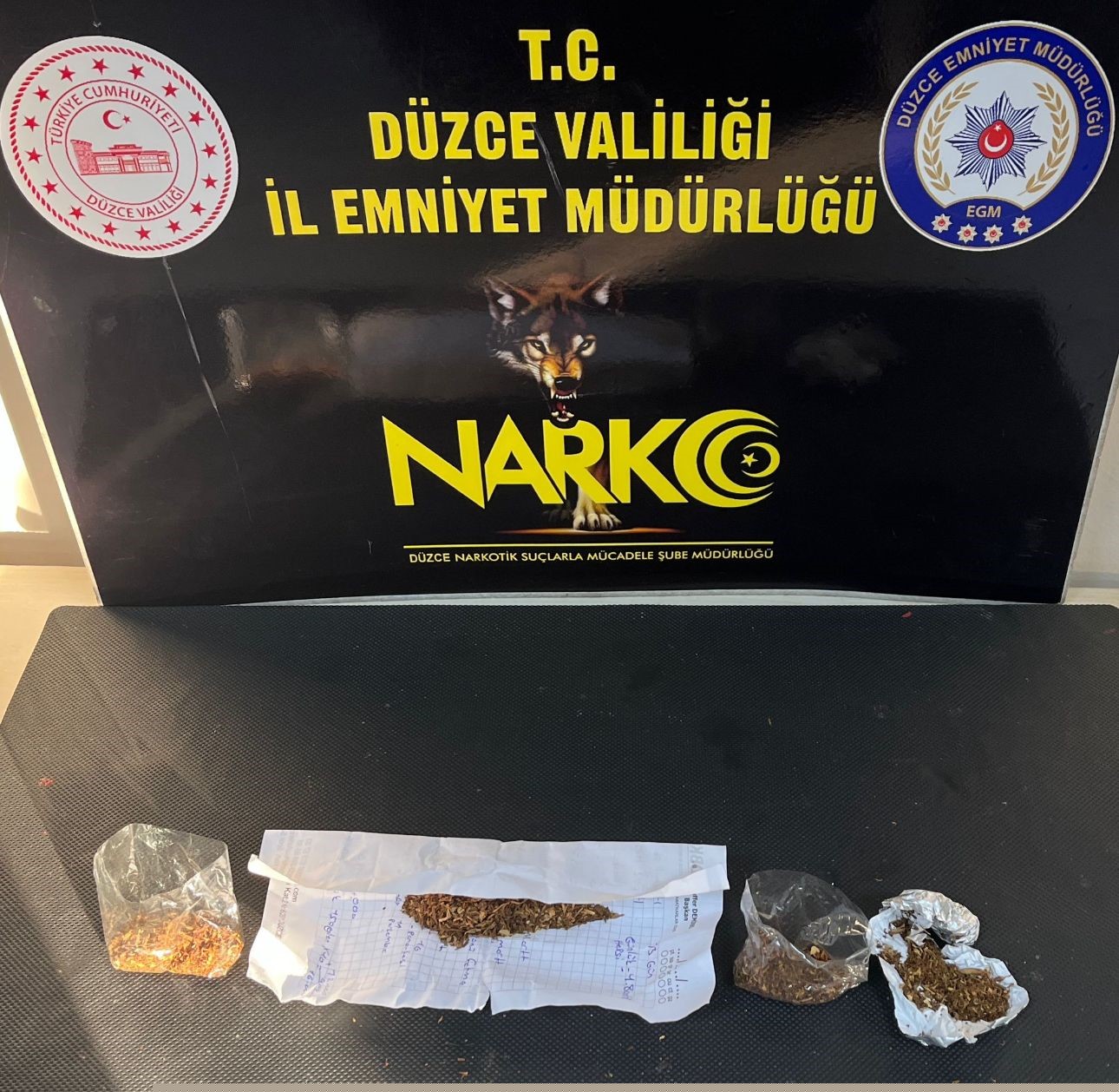 Uyuşturucu ticareti yapan 2 kişi tutuklandı
