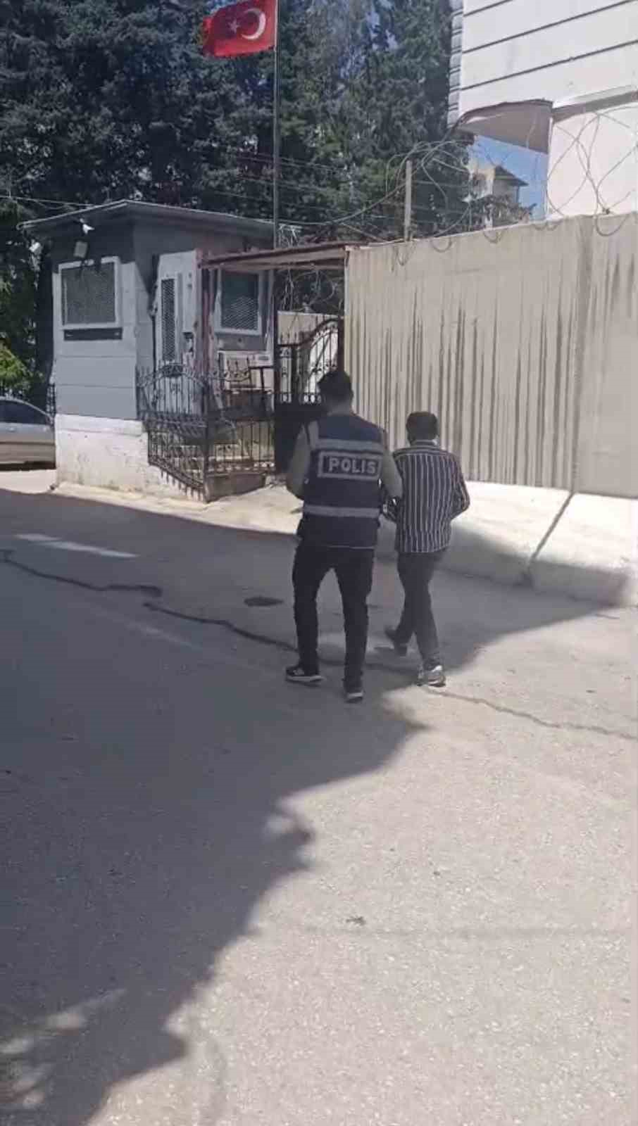 Uyuşturucudan 25 yıl kesinleşmiş hapis cezası bulunan şahıs yakalandı
