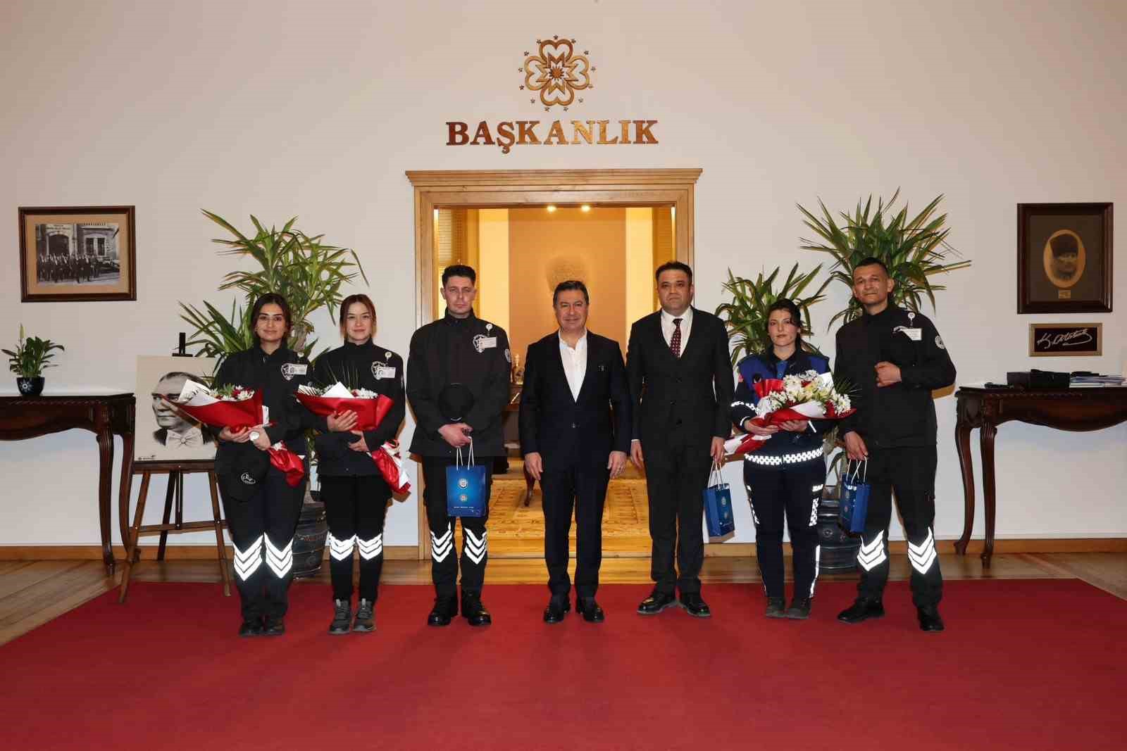 Uyuşturucuya geçit vermeyen ekibe Başkan Aras’tan ödül
