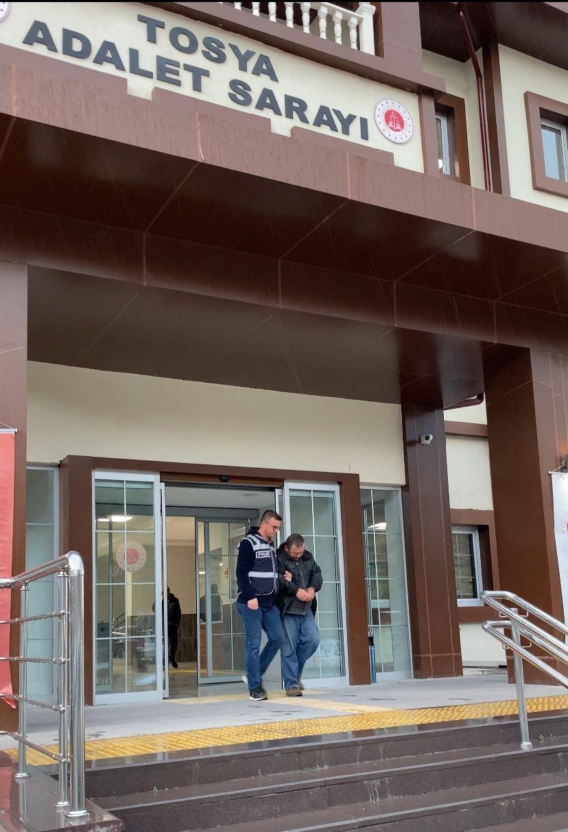 Uyuşturucuyla yakalanan sanık: "Ağrılarım geçsin diye uyuşturucu madde kullanmaktayım"
