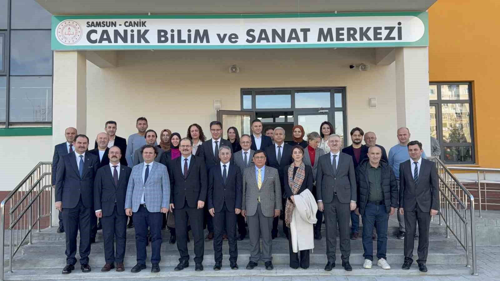 Uzlaştırma ile hem toplumsal barış sağlandı, hem de öğrenciler teknolojiyle buluştu
Uzlaştırma ile hem toplumsal barış sağlandı, hem de öğrenciler teknolojiyle buluştu