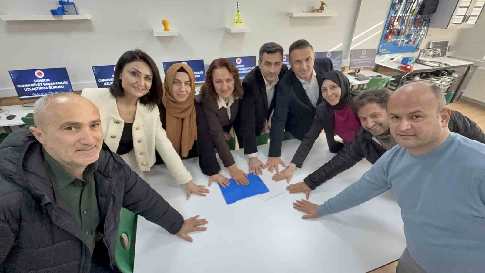 Uzlaştırma ile hem toplumsal barış sağlandı, hem de öğrenciler teknolojiyle buluştu
Uzlaştırma ile hem toplumsal barış sağlandı, hem de öğrenciler teknolojiyle buluştu