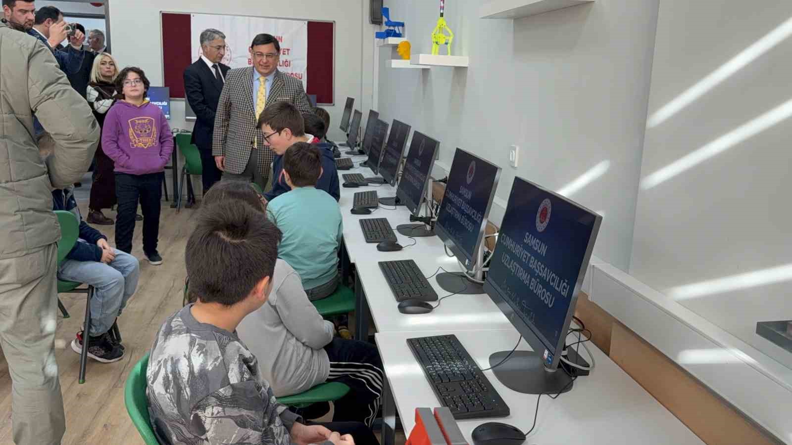 Uzlaştırma ile hem toplumsal barış sağlandı, hem de öğrenciler teknolojiyle buluştu
Uzlaştırma ile hem toplumsal barış sağlandı, hem de öğrenciler teknolojiyle buluştu