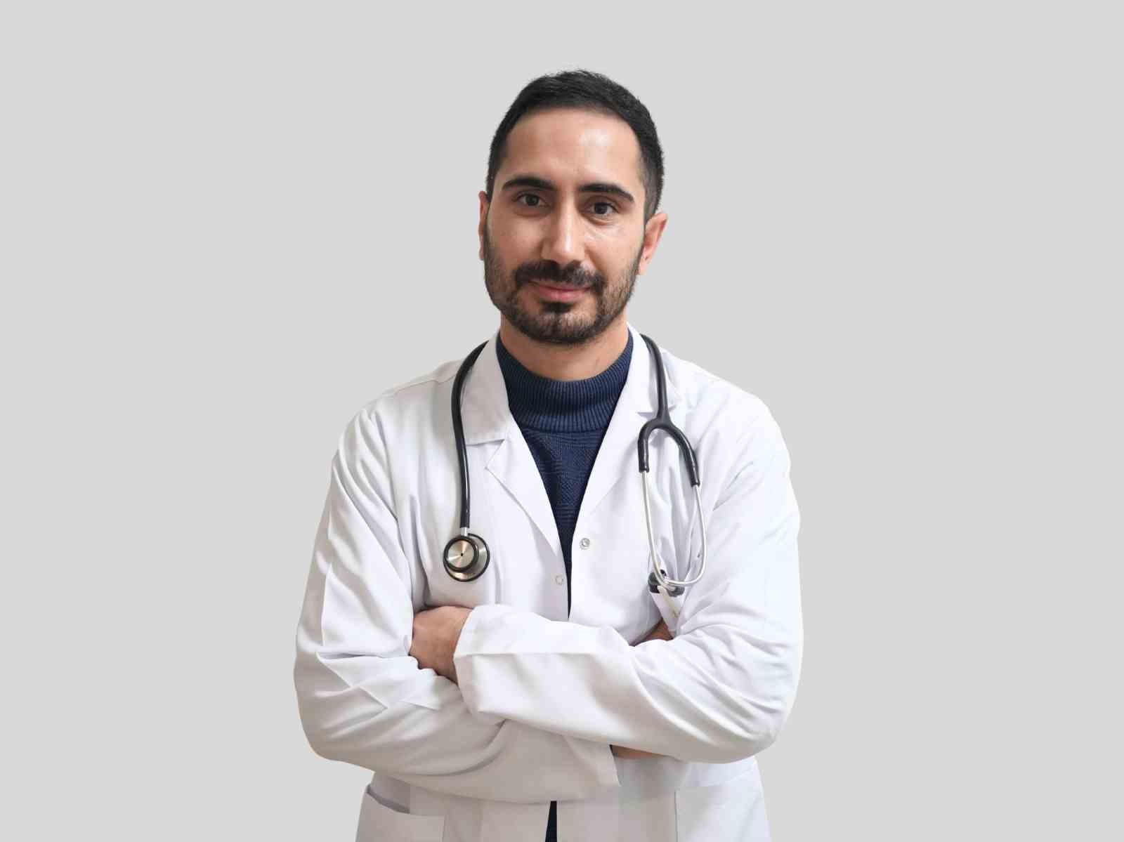 Uzm. Dr. Emin Cecen hasta kabulüne başladı
