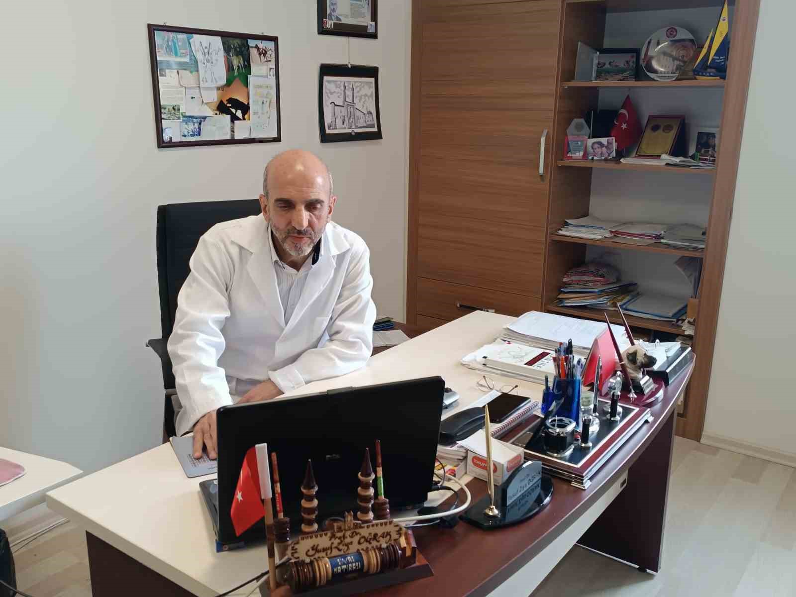 Uzman tavsiyesi: "Ayıyla karşılaşınca kaçmayın, ondan büyük görünmeye çalışın"
Uzman tavsiyesi: "Ayıyla karşılaşınca kaçmayın, ondan büyük görünmeye çalışın"