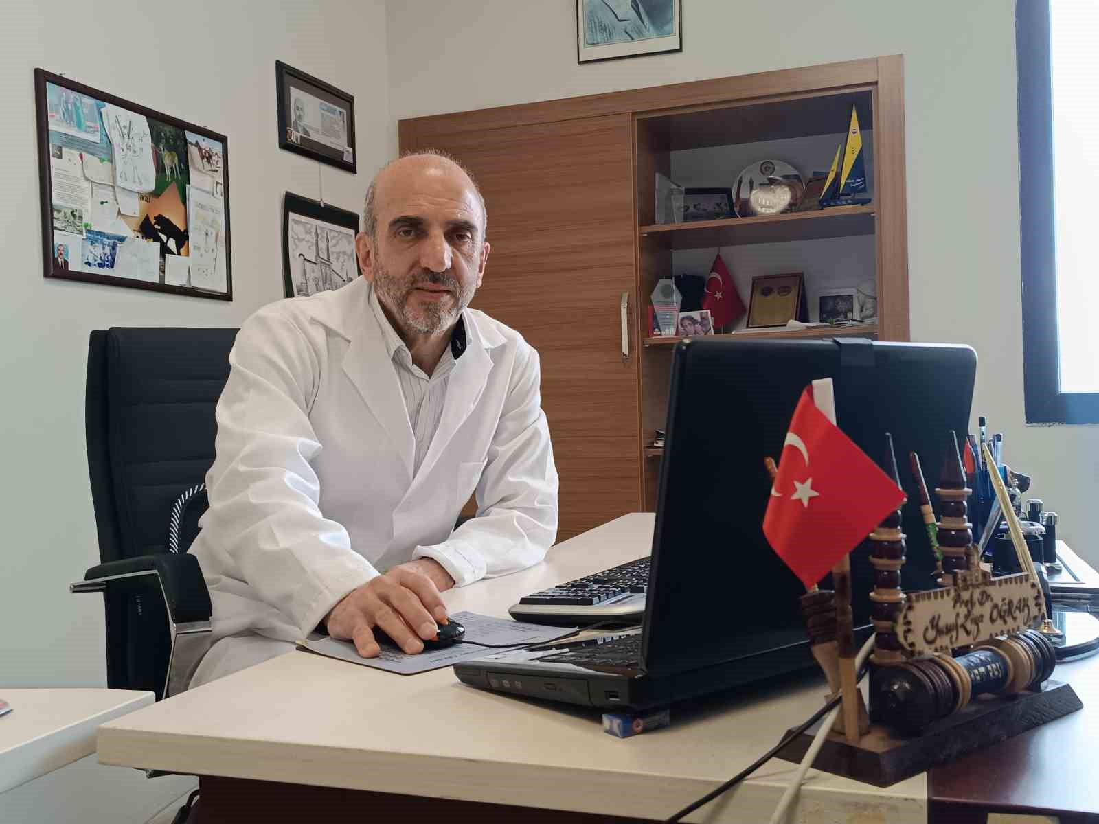 Uzman tavsiyesi: "Ayıyla karşılaşınca kaçmayın, ondan büyük görünmeye çalışın"
Uzman tavsiyesi: "Ayıyla karşılaşınca kaçmayın, ondan büyük görünmeye çalışın"