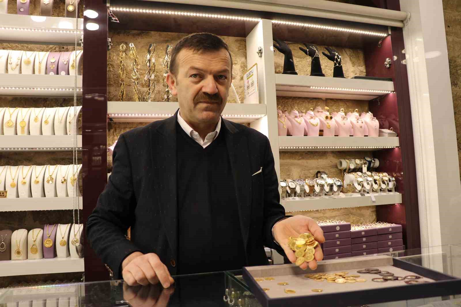 Uzmanı değerlendirmelerde bulundu: "Yastık altında bulunan tonlarca altın üretime kazandırılmalı"
